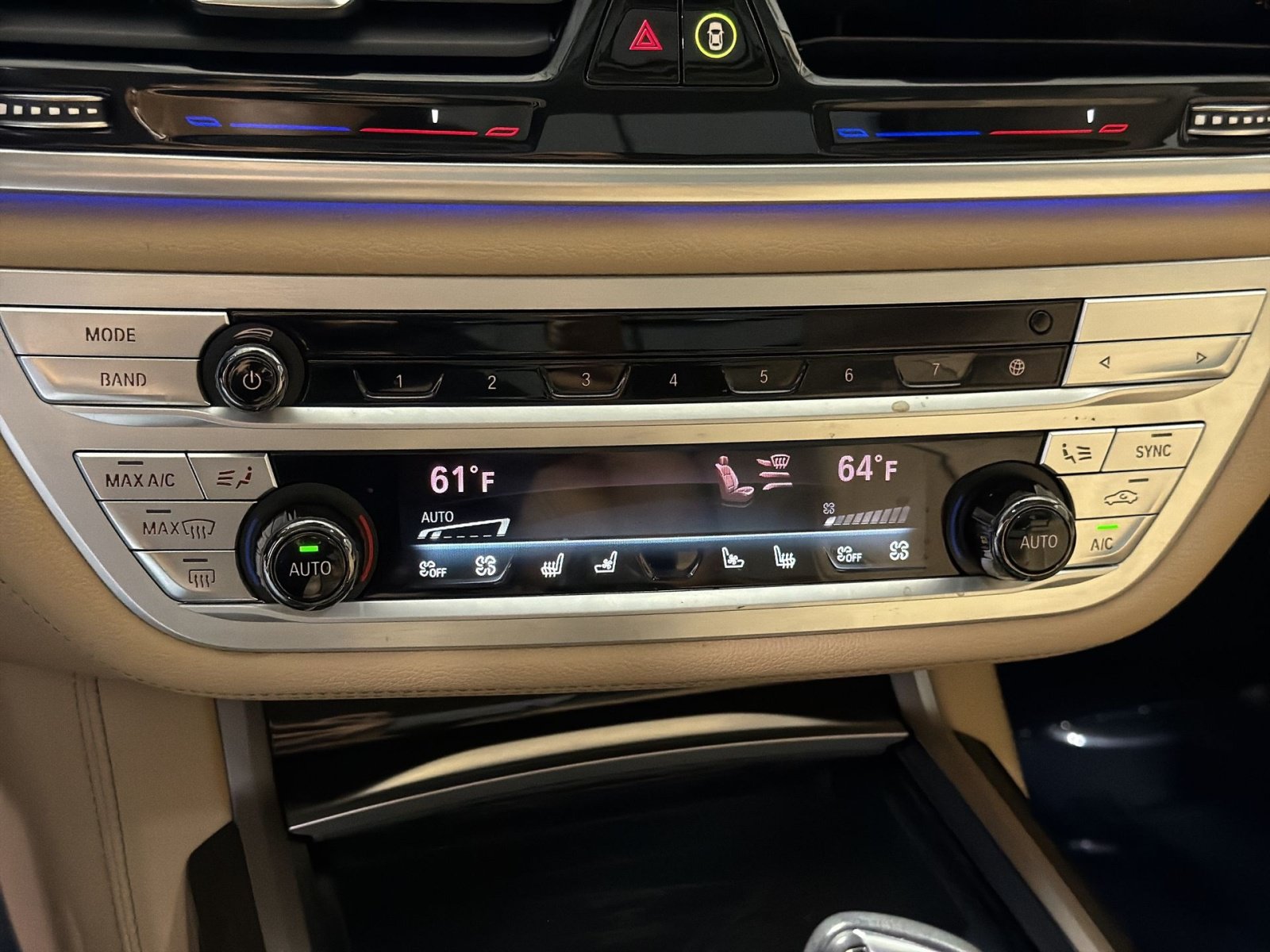 Used 2022 BMW 750i xDrive w/ Executive Package AWD/4WD image 21