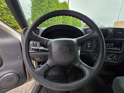 Used 2000 Chevrolet S10 Pickup LS w/ Preferred Equipment Group image 18