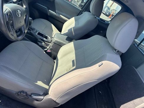 Used 2016 Toyota Tacoma SR RWD image 12