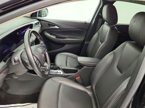 Used 2024 Buick Encore GX Sport Touring FWD image 19