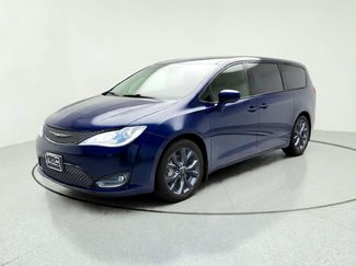 Used 2018 Chrysler Pacifica Touring Plus FWD video 2