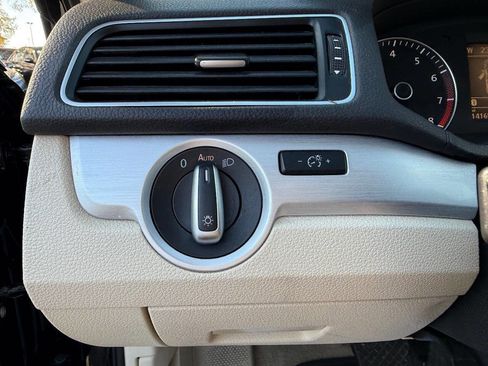 Used 2013 Volkswagen Passat 2.5 SE image 14