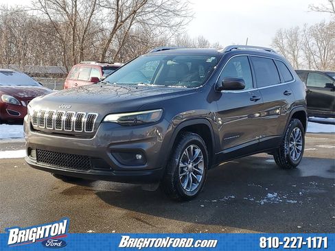 Used 2019 Jeep Cherokee Latitude Plus w/ Cold Weather Group image 2