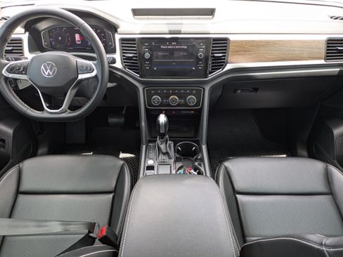 Used 2023 Volkswagen Atlas SE w/ Panoramic Sunroof Package FWD image 16