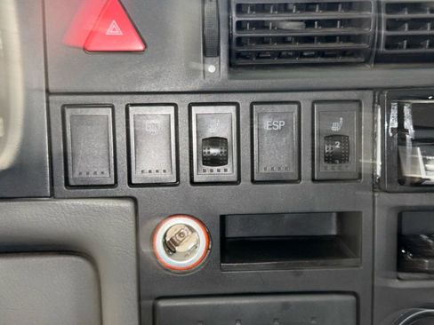 Used 2002 Volkswagen Eurovan MV image 35