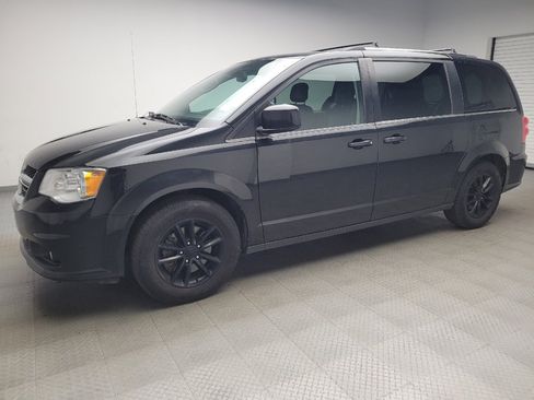 Used 2019 Dodge Grand Caravan SXT FWD image 2