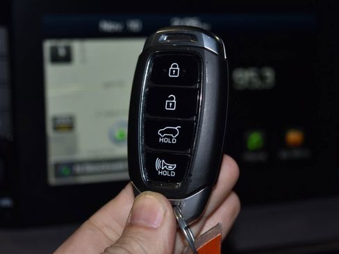 Used 2019 Hyundai Santa Fe FWD image 18