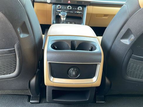 Used 2024 Kia Carnival LX FWD image 6