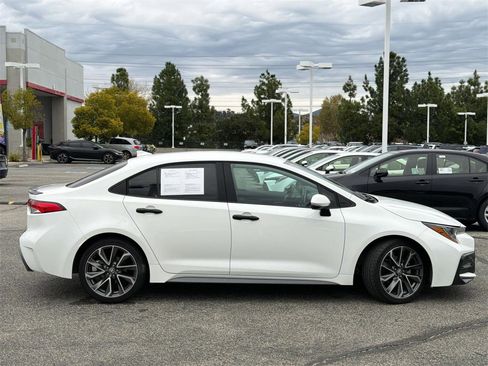 Used 2020 Toyota Corolla SE image 3
