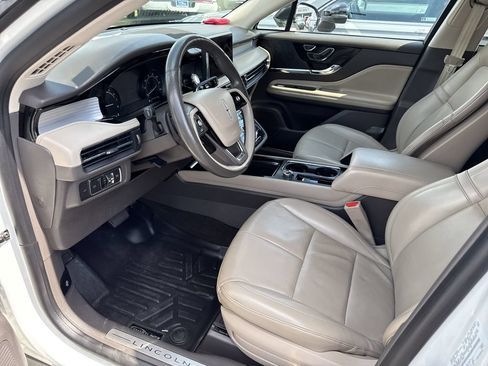 Used 2022 Lincoln Corsair AWD w/ Premium Package image 11