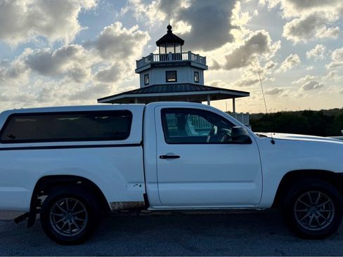 Used 2014 Toyota Tacoma 2WD Regular Cab image 4