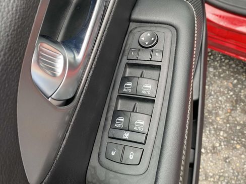Used 2025 Chrysler Pacifica Select FWD image 16