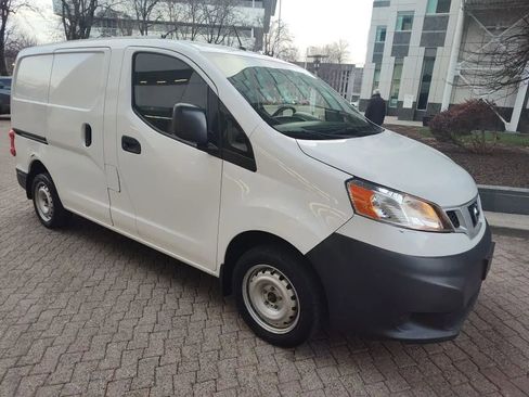 Used 2019 Nissan NV200 S w/ Back Door Glass Package image 2