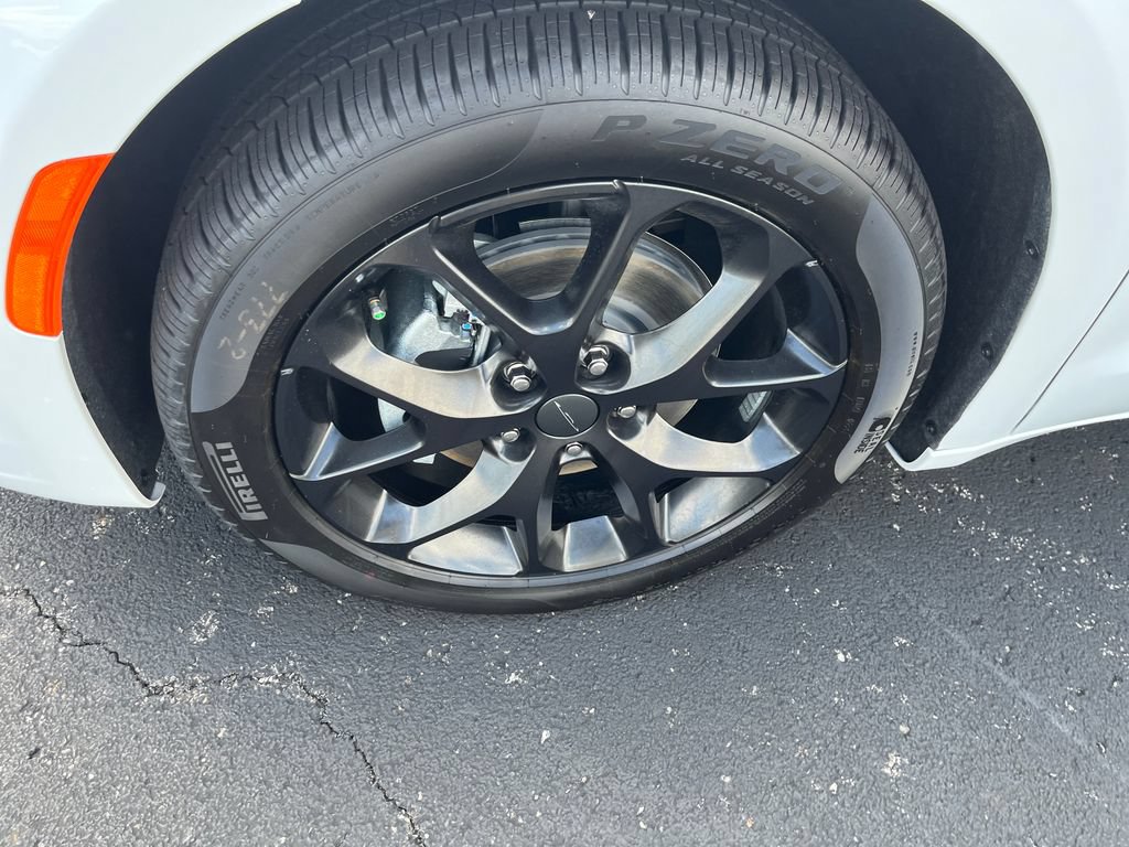 New 2027 Chrysler Pacifica Select FWD image 9