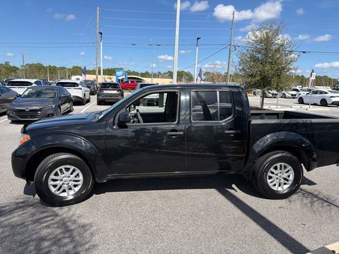 Used 2019 Nissan Frontier SV image 4