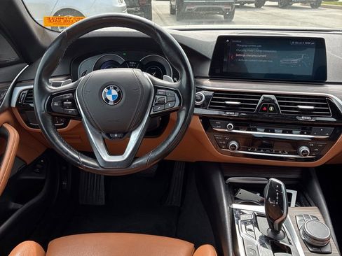 Used 2019 BMW 530e xDrive w/ Convenience Package AWD/4WD image 3