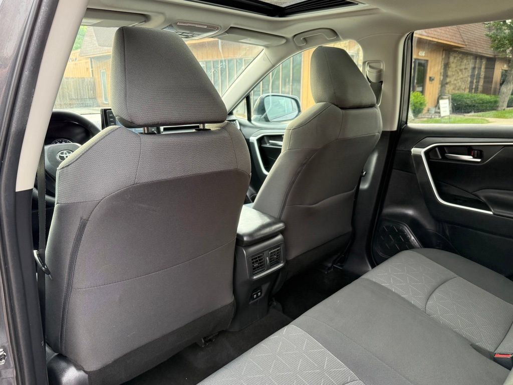 Used 2019 Toyota RAV4 XLE w/ Convenience Package AWD/4WD image 16