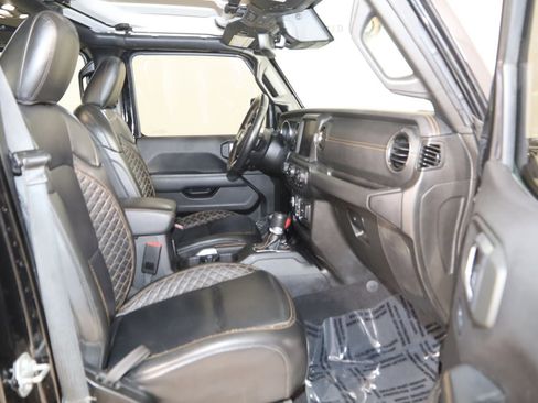 Used 2022 Jeep Wrangler Unlimited Sahara AWD/4WD image 13