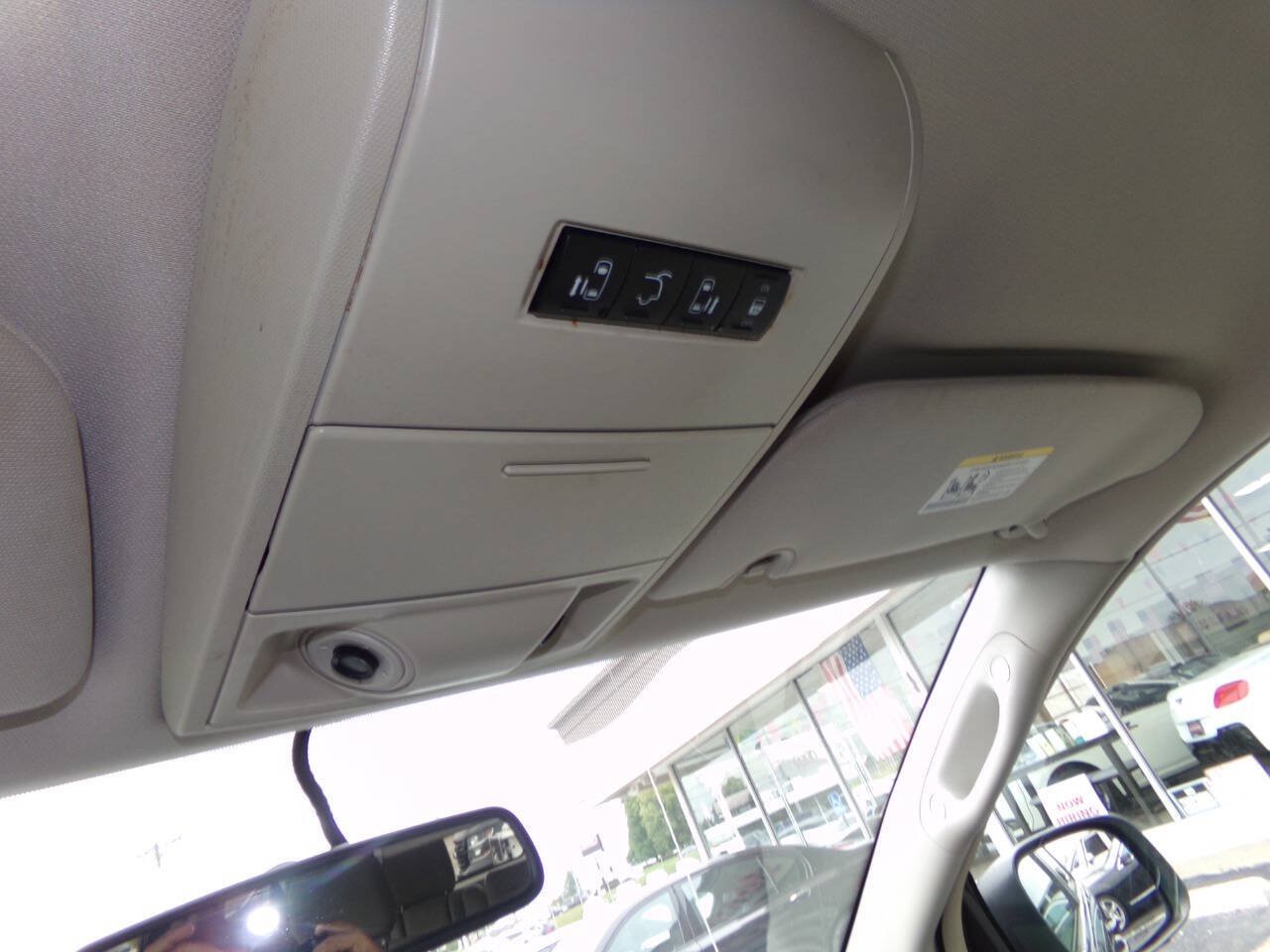 Used 2013 Chrysler Town & Country Touring FWD image 65