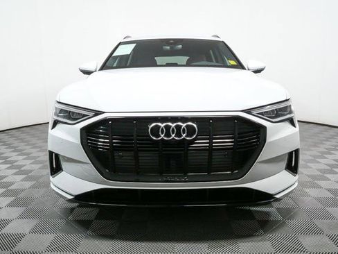 Certified 2022 Audi e-tron Premium image 36