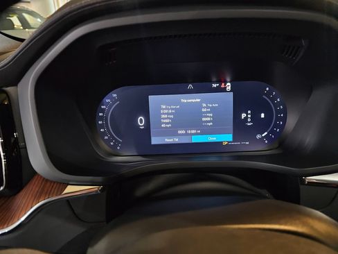 Certified 2025 Volvo XC60 B5 Ultra AWD/4WD image 19