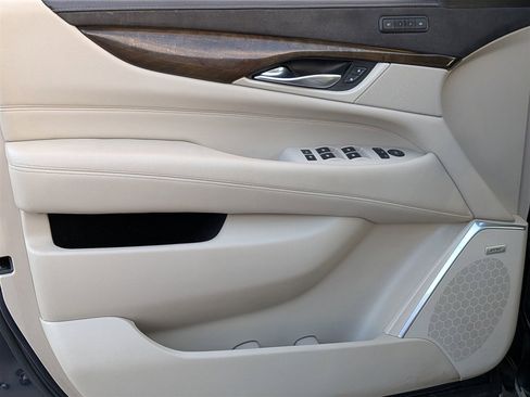 Used 2020 Cadillac Escalade ESV Luxury image 12