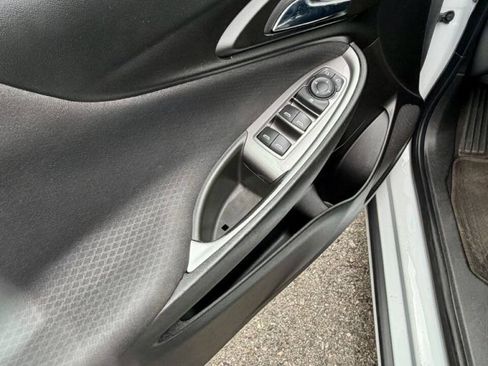 Used 2018 Chevrolet Malibu LS FWD image 17