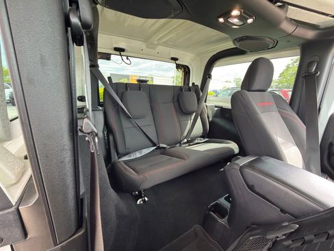 Used 2022 Jeep Wrangler Rubicon w/ LED Lighting Group AWD/4WD image 33