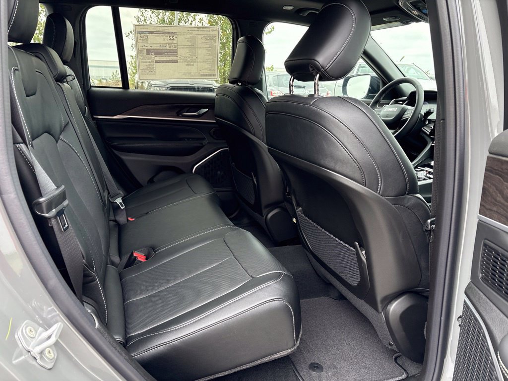New 2027 Jeep Grand Cherokee Limited AWD/4WD image 24