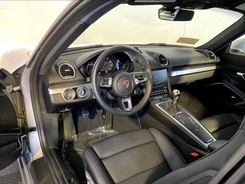 Certified 2024 Porsche 718 Cayman RWD image 4