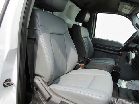 Used 2015 Ford F550 2WD Regular Cab Super Duty image 13