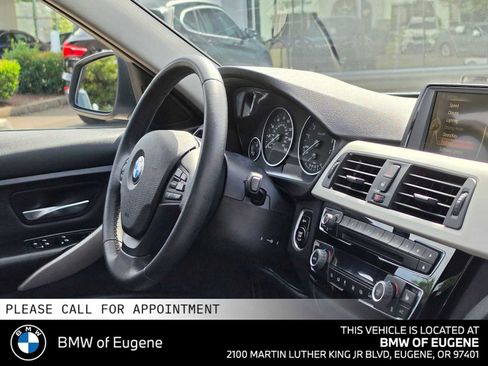 Used 2017 BMW 320i xDrive Sedan AWD/4WD image 12
