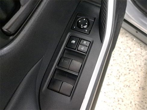 Used 2021 Toyota RAV4 LE image 22