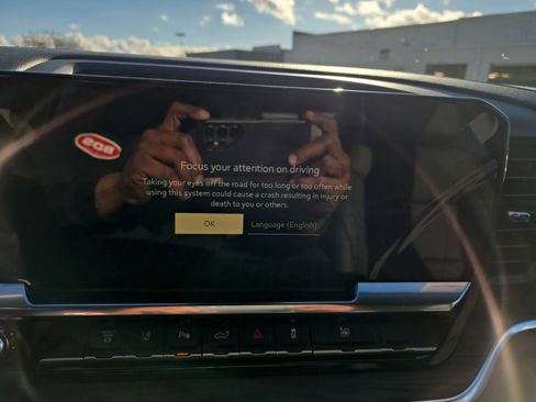 New 2026 GMC Sierra 2500 SLT w/ SLT Convenience Package image 24