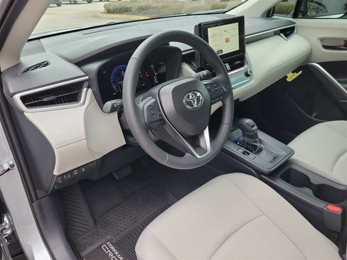 Used 2026 Toyota Corolla Cross LE image 15