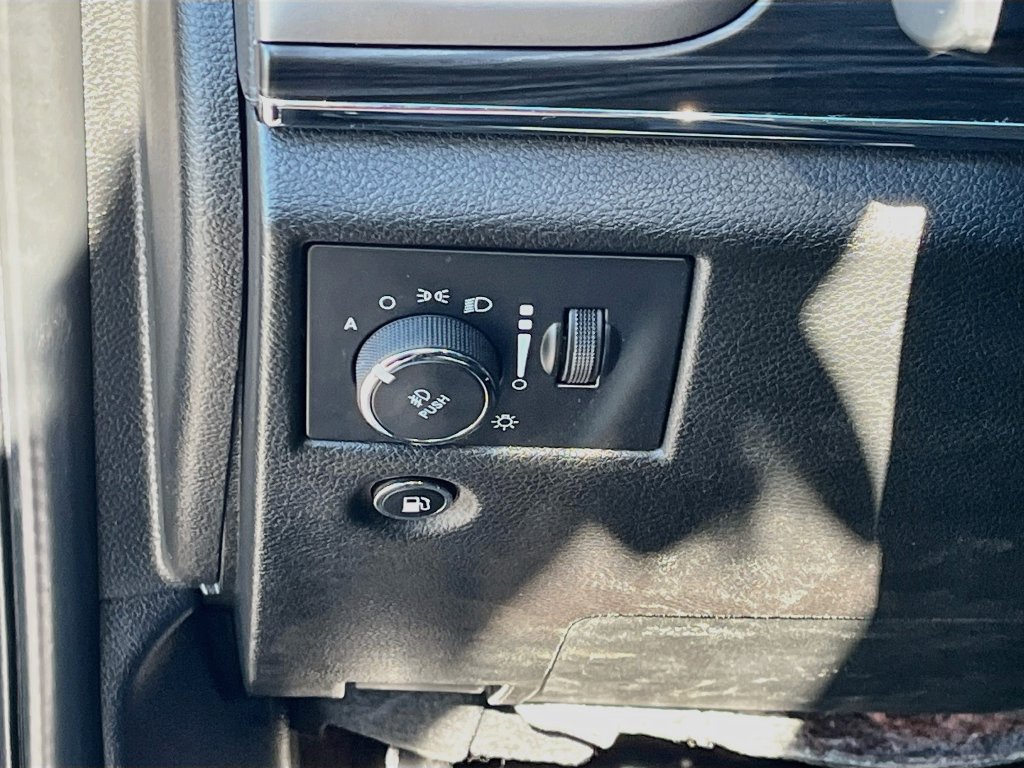 Used 2021 Jeep Grand Cherokee Limited AWD/4WD image 10