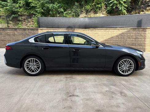 Certified 2024 BMW 530i xDrive 530i xDrive w/ Convenience Package image 7