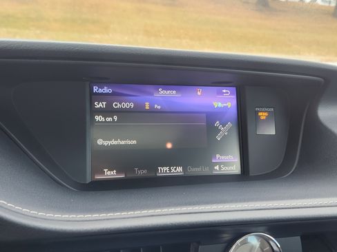 Used 2018 Lexus ES 300h image 25