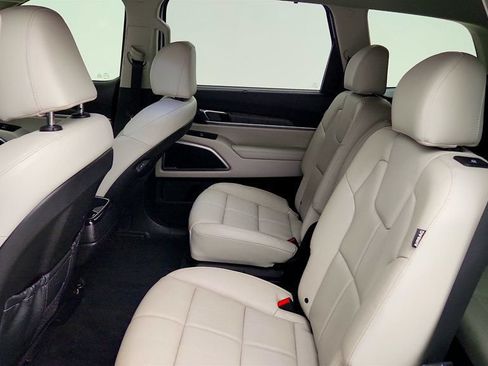 Used 2023 Kia Telluride EX w/ EX Captain's Chair Package AWD/4WD image 22