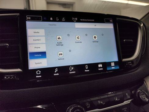 Used 2024 Chrysler Pacifica Touring-L image 53