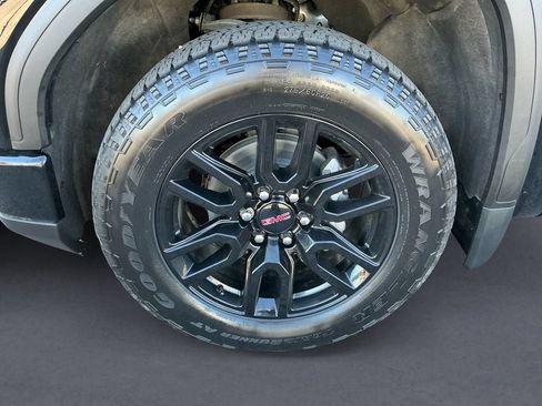 Used 2024 GMC Sierra 1500 Elevation w/ LPO, Elevation Black Package AWD/4WD image 9