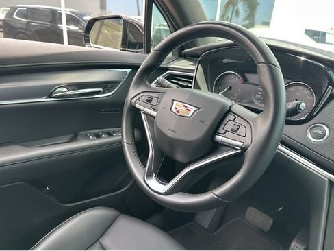 Certified 2024 Cadillac XT6 Luxury AWD/4WD image 6