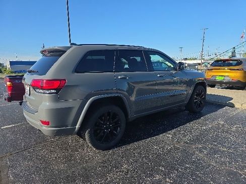 Used 2020 Jeep Grand Cherokee Altitude AWD/4WD image 2