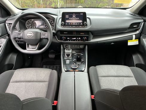 Used 2025 Nissan Rogue SV image 13