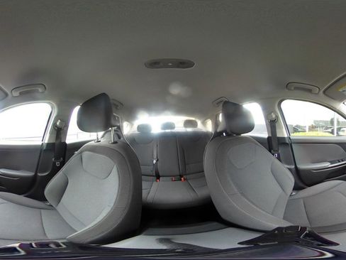 Used 2025 Kia K4 LXS image 41