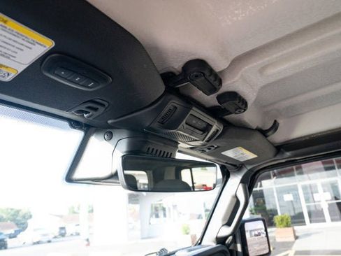 Certified 2024 Jeep Gladiator Rubicon w/ Technology Group image 17