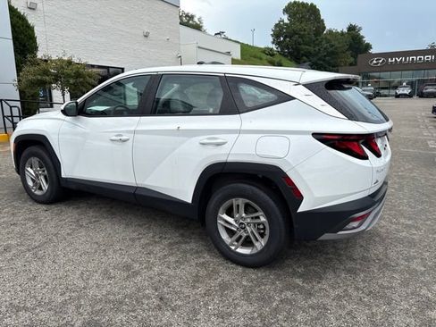 Used 2025 Hyundai Tucson SE AWD/4WD image 3
