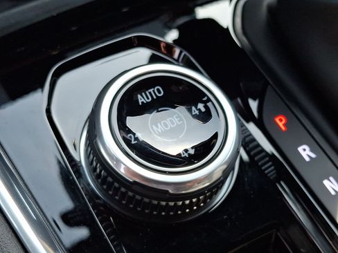 Certified 2025 GMC Canyon AT4 w/ Nightfall Edition AWD/4WD image 29