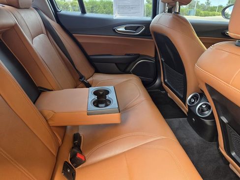 Used 2018 Alfa Romeo Giulia AWD image 19