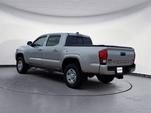 Used 2022 Toyota Tacoma SR image 3
